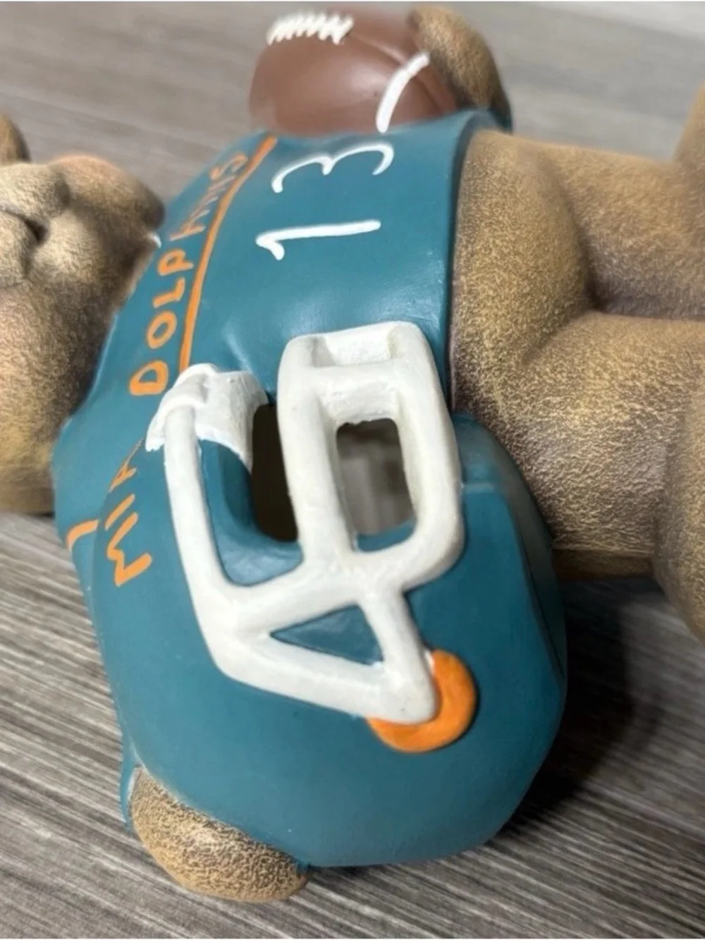 Miami Dolphins Hand Painted Ceramic Bear With Football/hemlet Dan Marino NFL
#13 - Picture 2 of 11